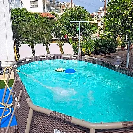 The Lemon Tree بيت شباب